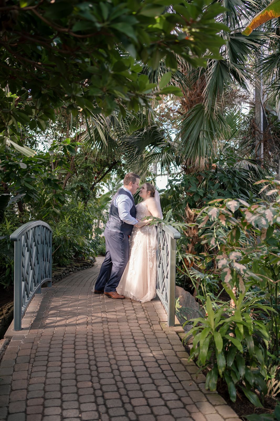 frederick meijer gardens wedding bride and groom